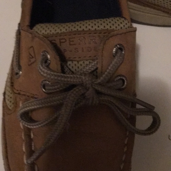 In good condition boys Sperry boat shoes size 13.5 - Picture 2 of 4